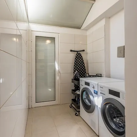 Oasis By Bacvice Beach, Private Parking & Garden - Casa Moro Apartment *