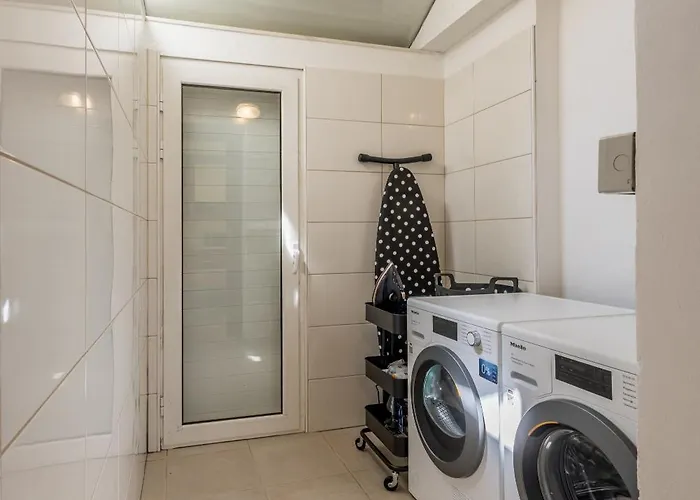 Oasis By Bacvice Beach, Private Parking & Garden - Casa Moro Apartment *