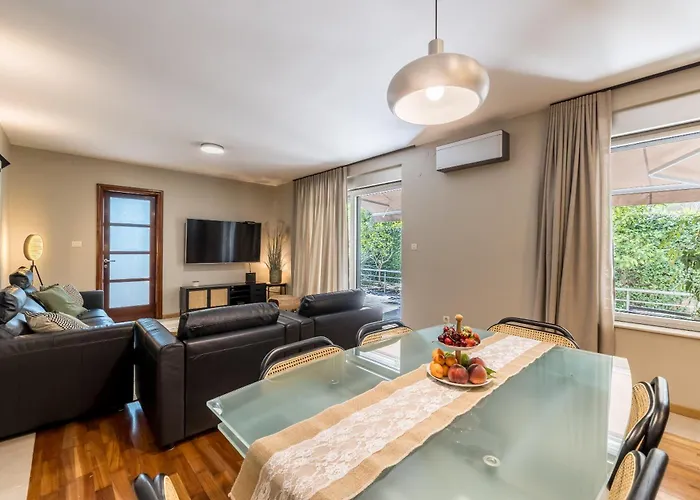 Apartment Oasis By Bacvice Beach, Private Parking & Garden - Casa Moro Split