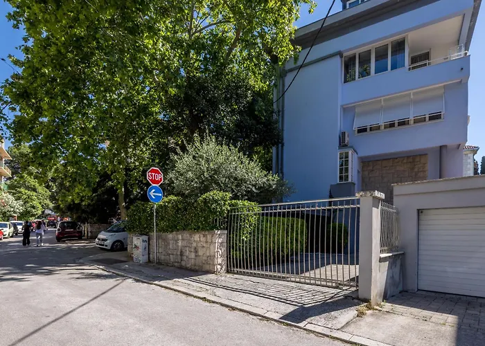 Oasis By Bacvice Beach, Private Parking & Garden - Casa Moro Apartment Split